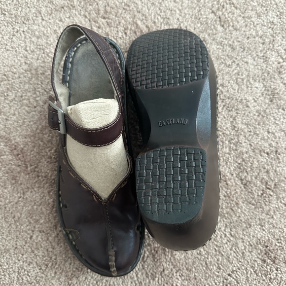 Eastland Dark Brown Leather Sandals - Picture 4 of 7